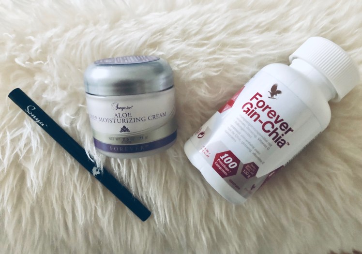 Eyeliner / Aloe Deep Moisturizing Cream / Forever Gin - Chia